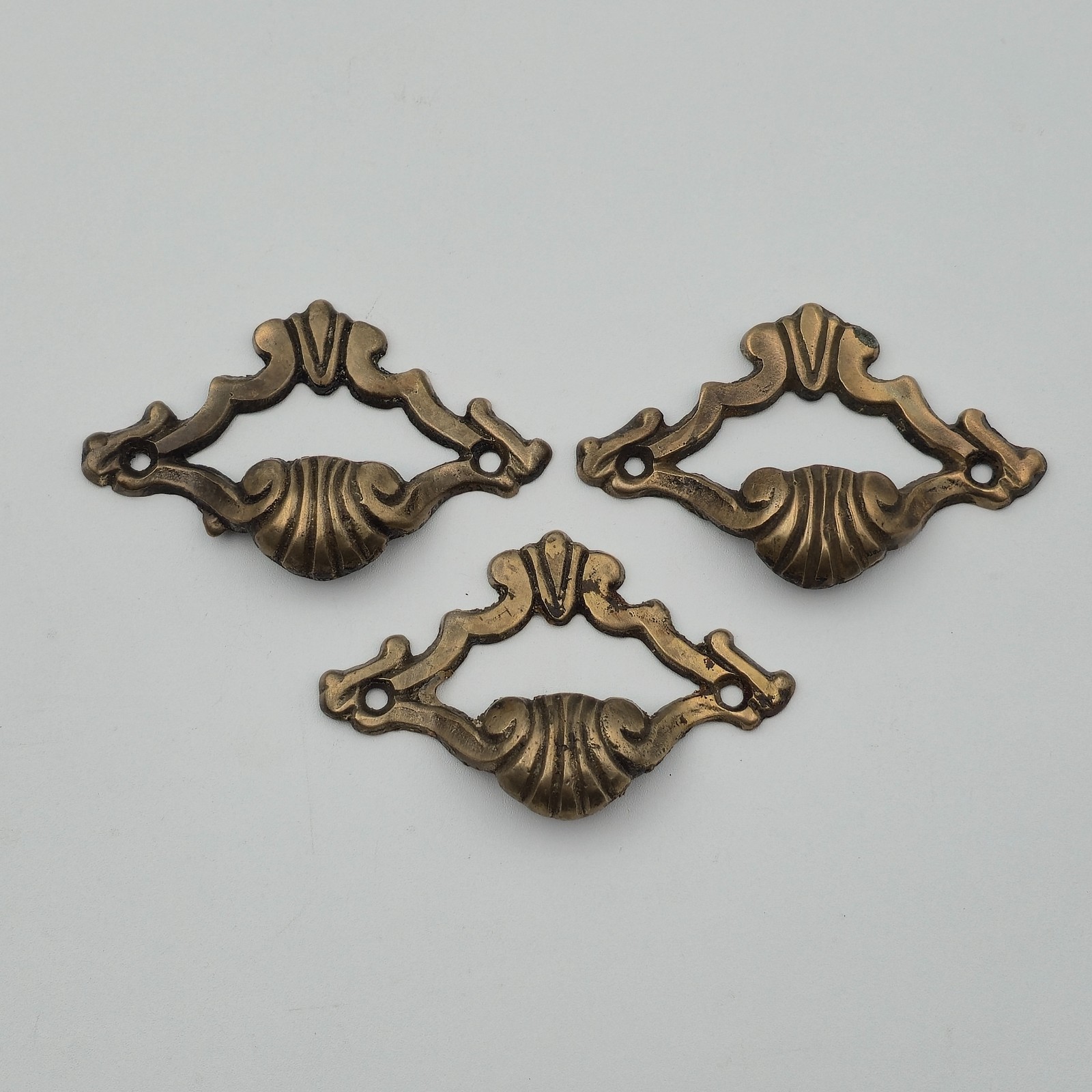 Set of 3 Antique Brass Drawer Pulls Shell & Scroll Design 3″ Ornate Hardware