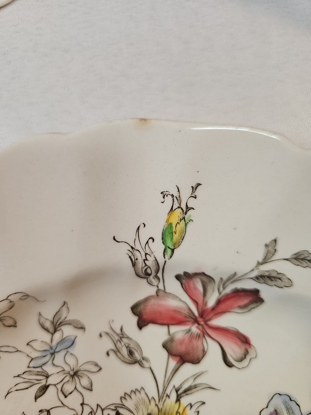 Vintage Johnson Brothers Sheraton Floral Center Dinner Plates | Set of 7