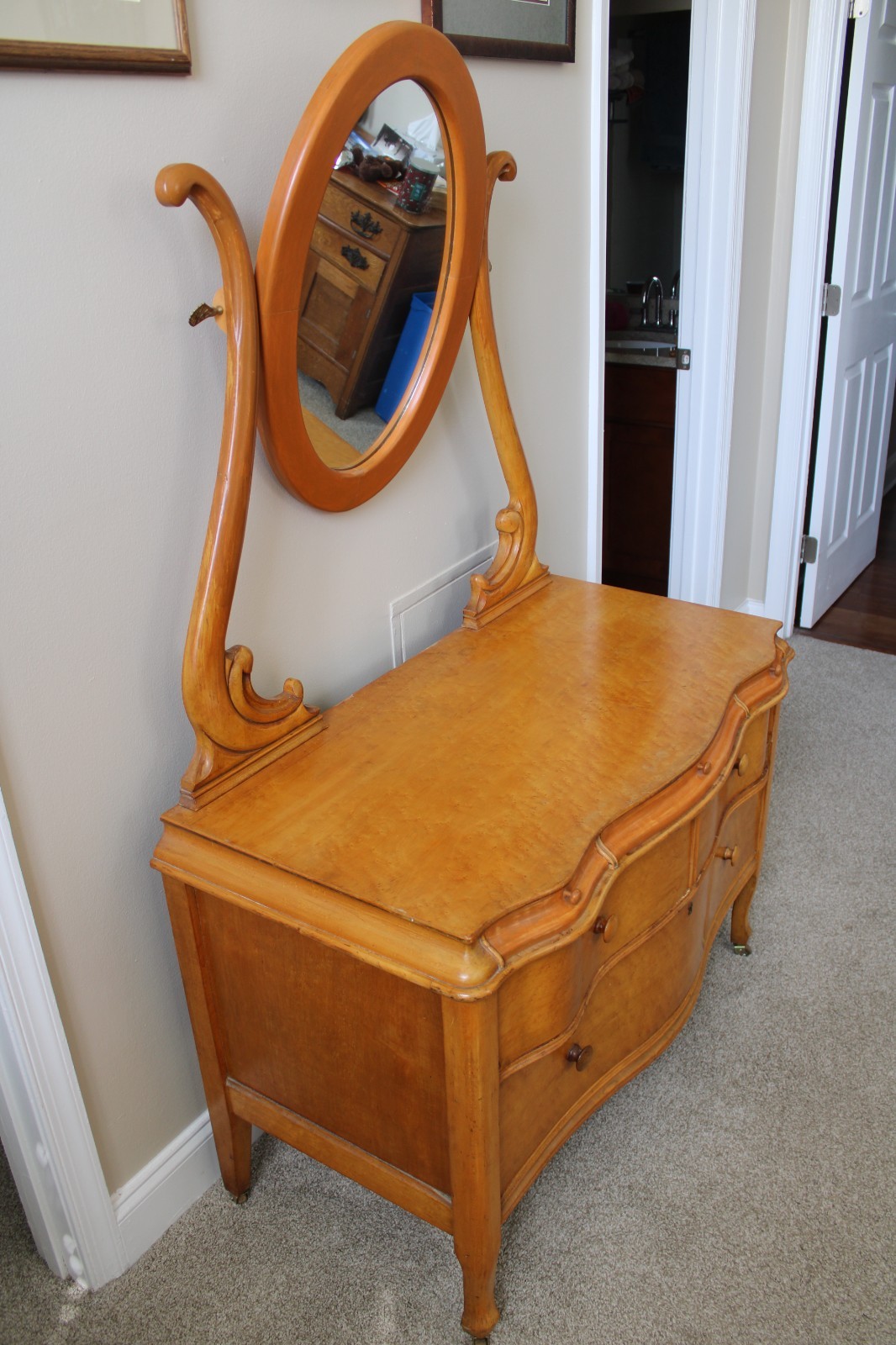 c1900 Elegant Birdseye Maple Victorian bureau w/mini drawers at top, tilt mirror