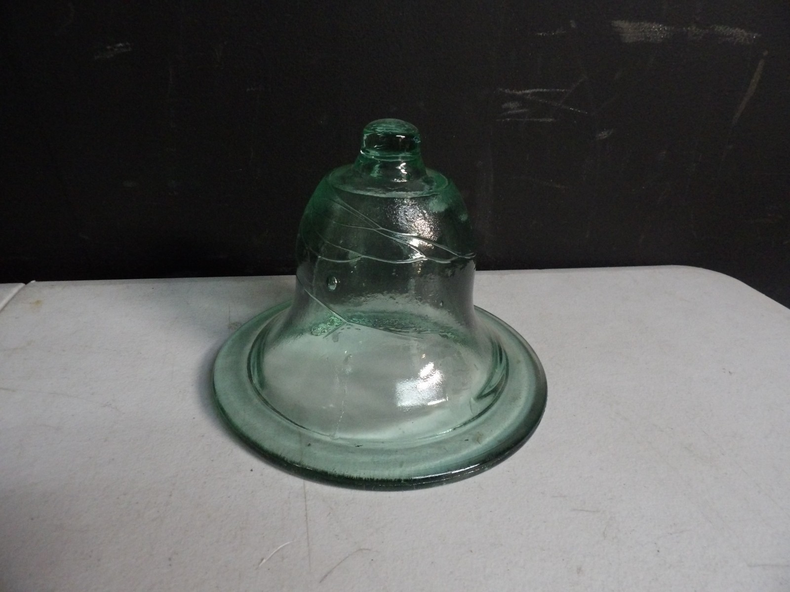 E8688 – Antique Glass Green Cloche Bell For Garden 6 Inches Tall