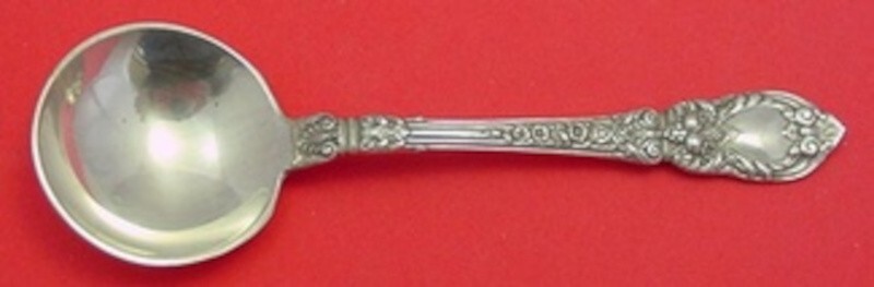 Charles II by Lunt Sterling Silver Bouillon Soup Spoon 5 1/8″ Silverware