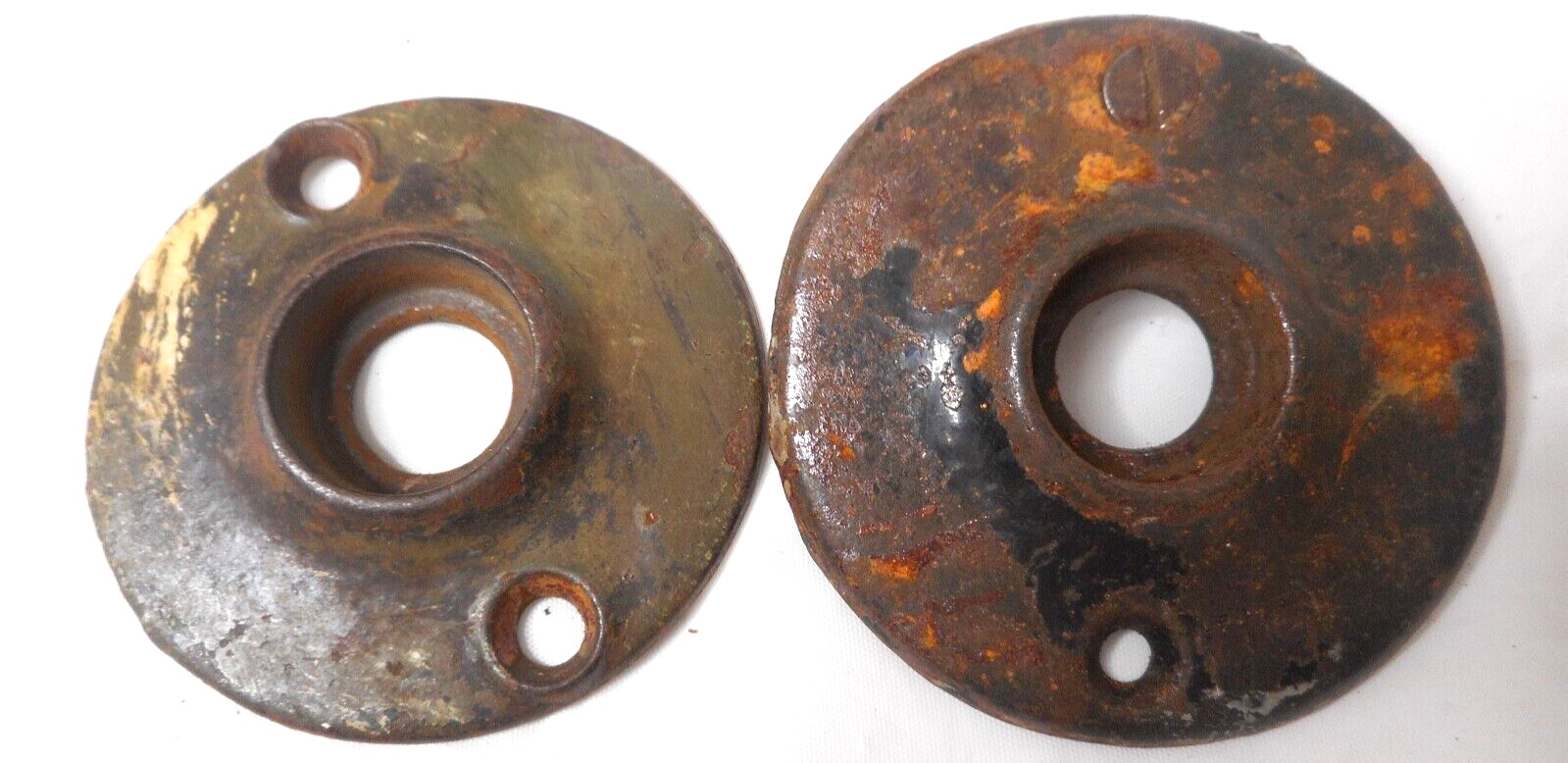2 Vtg Metal Casted Doorknob Rosettes Pair Round Back Plate Lines Up 2″-1 7/8″