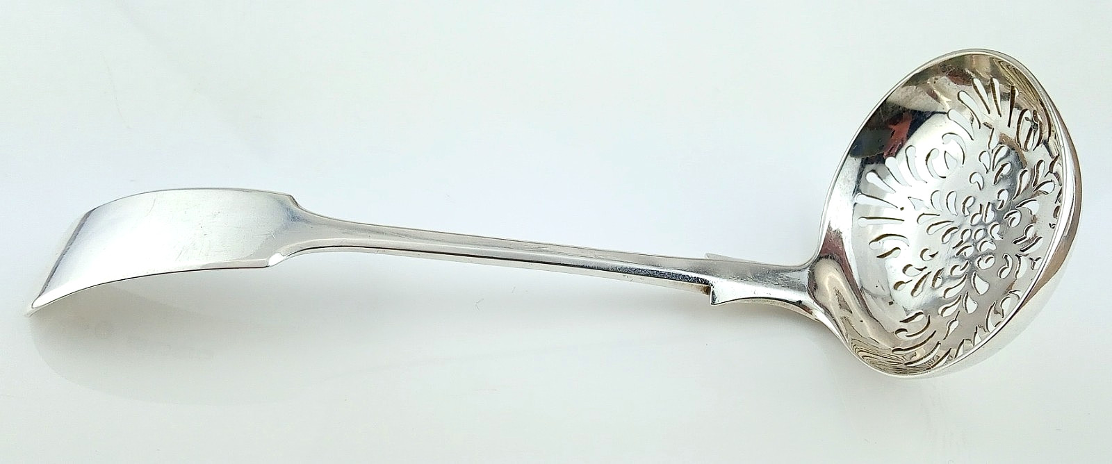 VICTORIAN FIDDLE PATTERN SILVER SUGAR SIFTER SPOON HALLMARKED EXETER 1868 39.4g