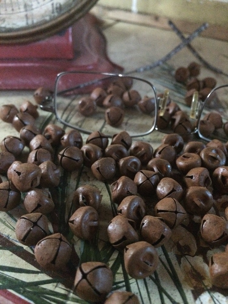 (144) Primitive Rusty Tin JINGLE BELLS 10mm 3/8 in 3/8″ Christmas Crafts