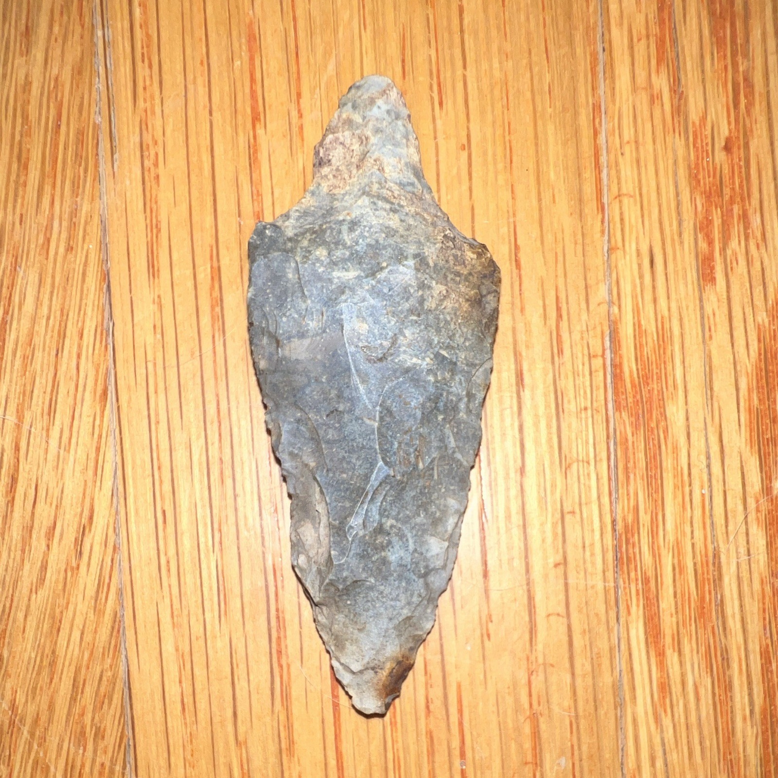 Native American Knapped Stone Arrowhead Projectile Point, Gray