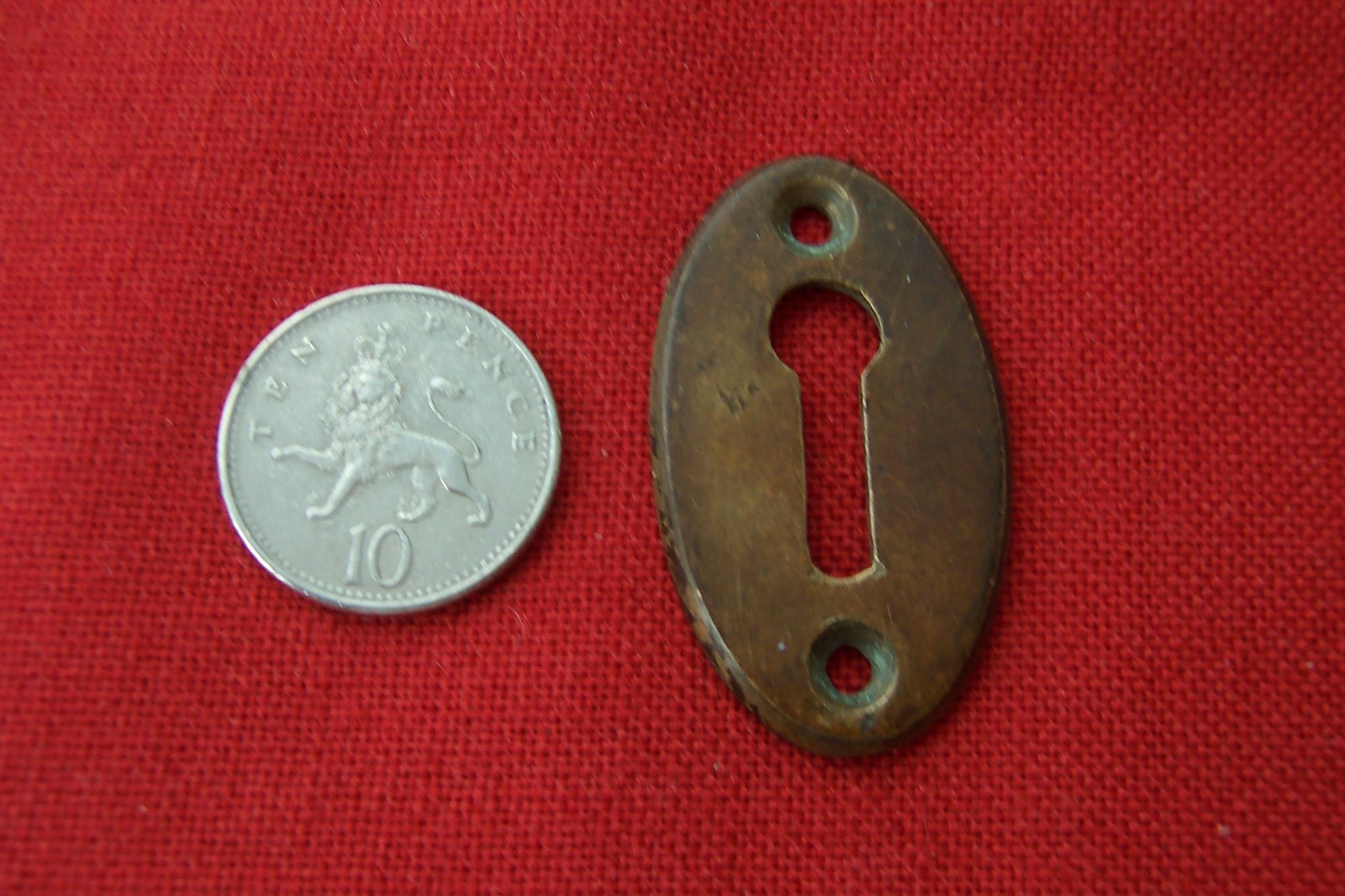 VINTAGE SOLID BRASS OVAL ESCUTCHEON DOOR KEY HOLE COVER RECLAIMED IRONMONGERY