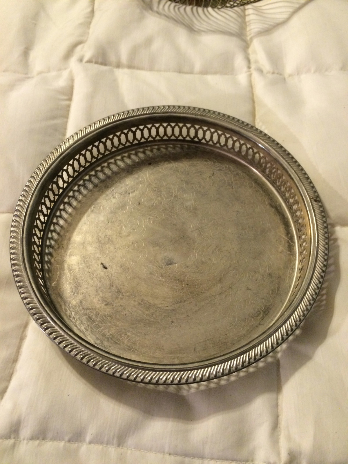 VINTAGE HONG KONG SILVER-PLATED SILVERPLATE METAL SCROLL ROUND DISH BOWL