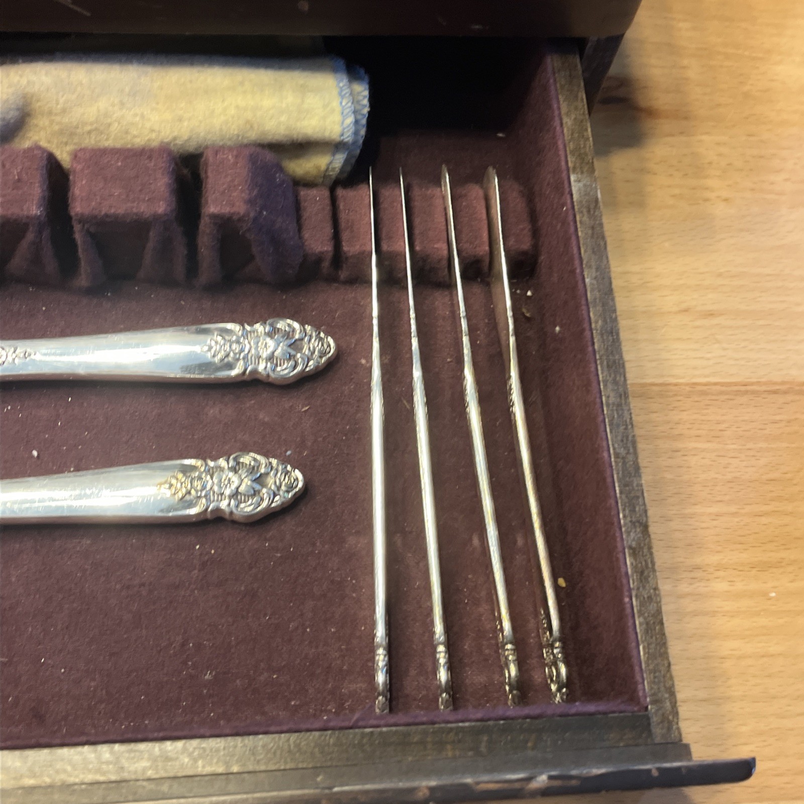 PRESTIGE ONEIDA 88 PC SET SILVERWARE SILVERPLATE in Box DISTINCTION pattern VTG