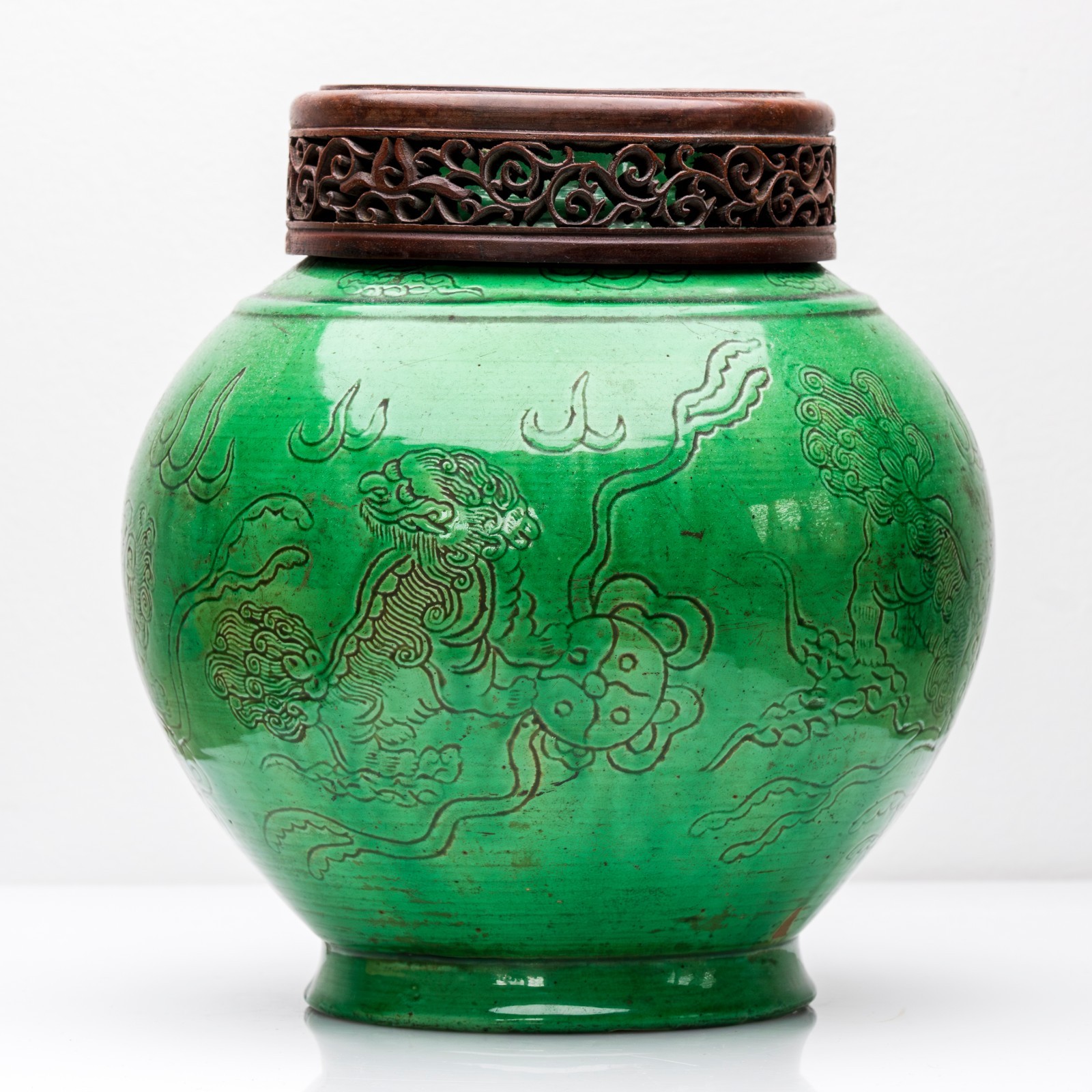 Chinese Porcelain Kangxi Vase Wooden Cover Green Glaze Foo Lion Qing Period 18C