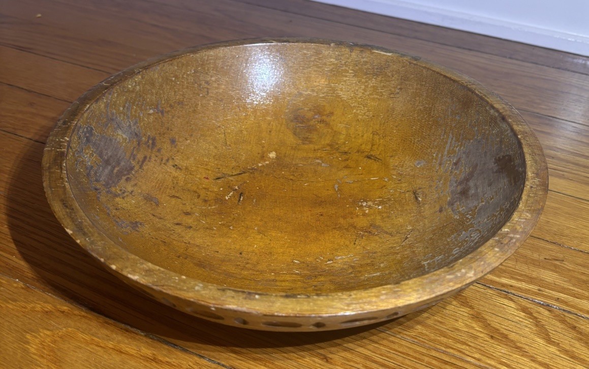 Vintage Munising Primitive Farmhouse Wooden Out Of Round Dough Bowl 11″ WORN