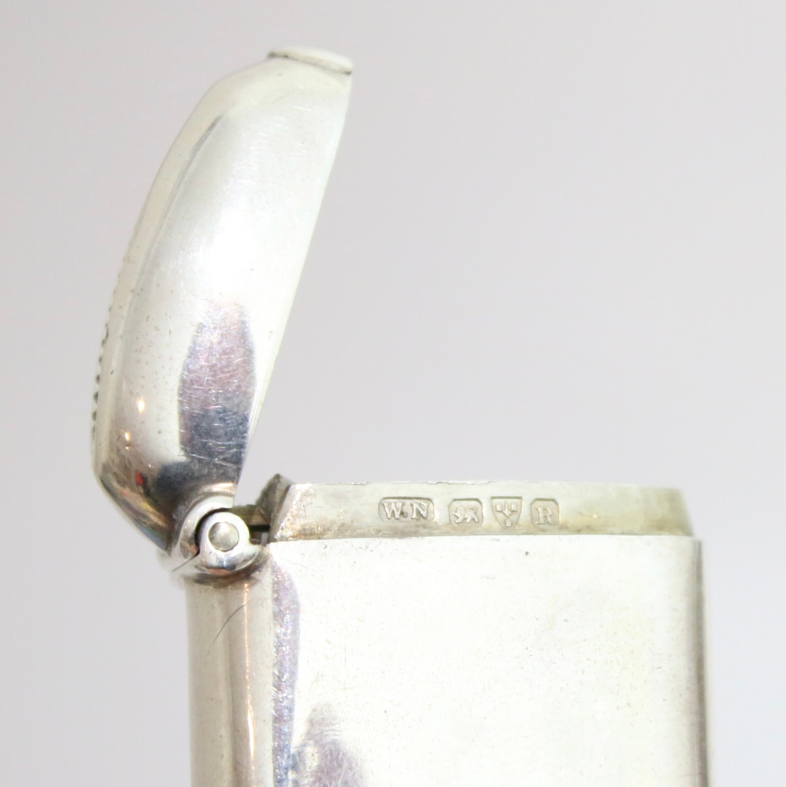 Antique Sterling solid silver vesta sovereign case match safe CHESTER 1900