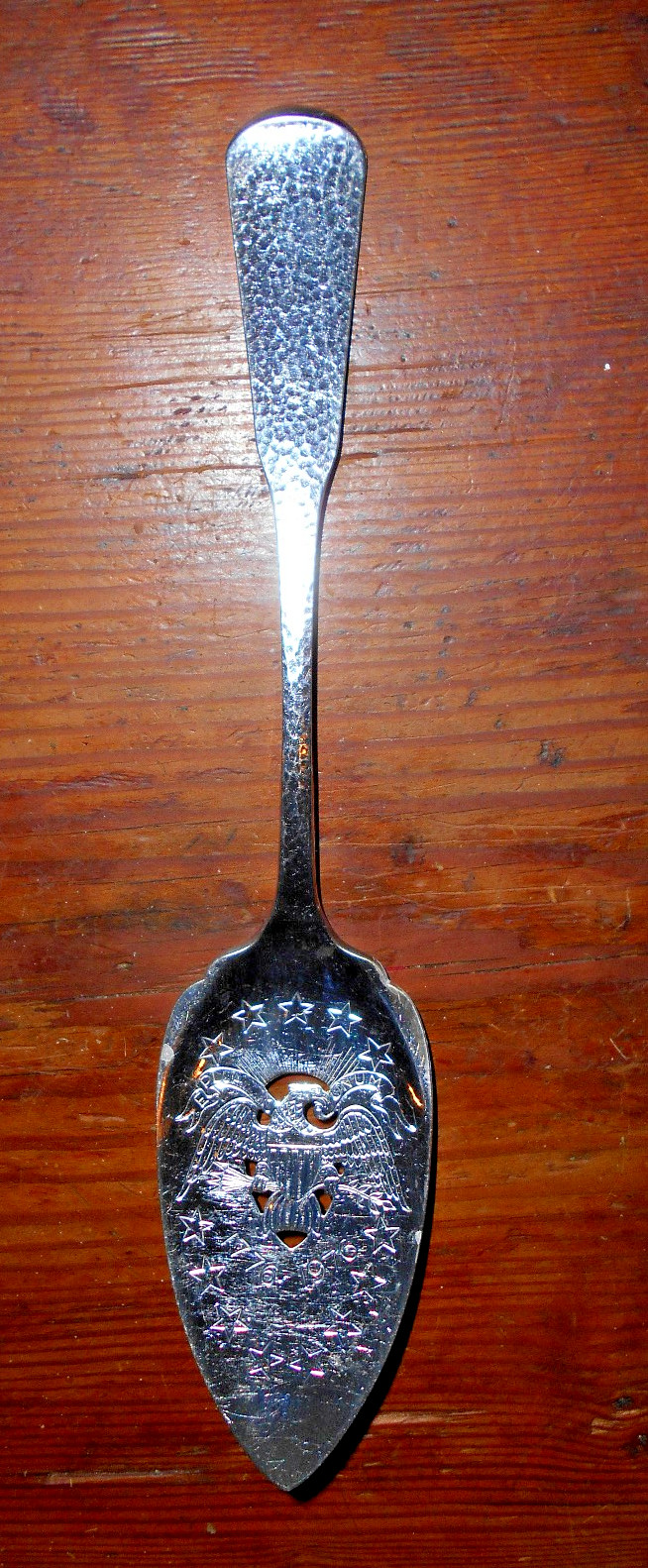 1881 Rogers Oneida Ltd Hammered Pierced Bicentennial 1776-1976 Cake Pie Server