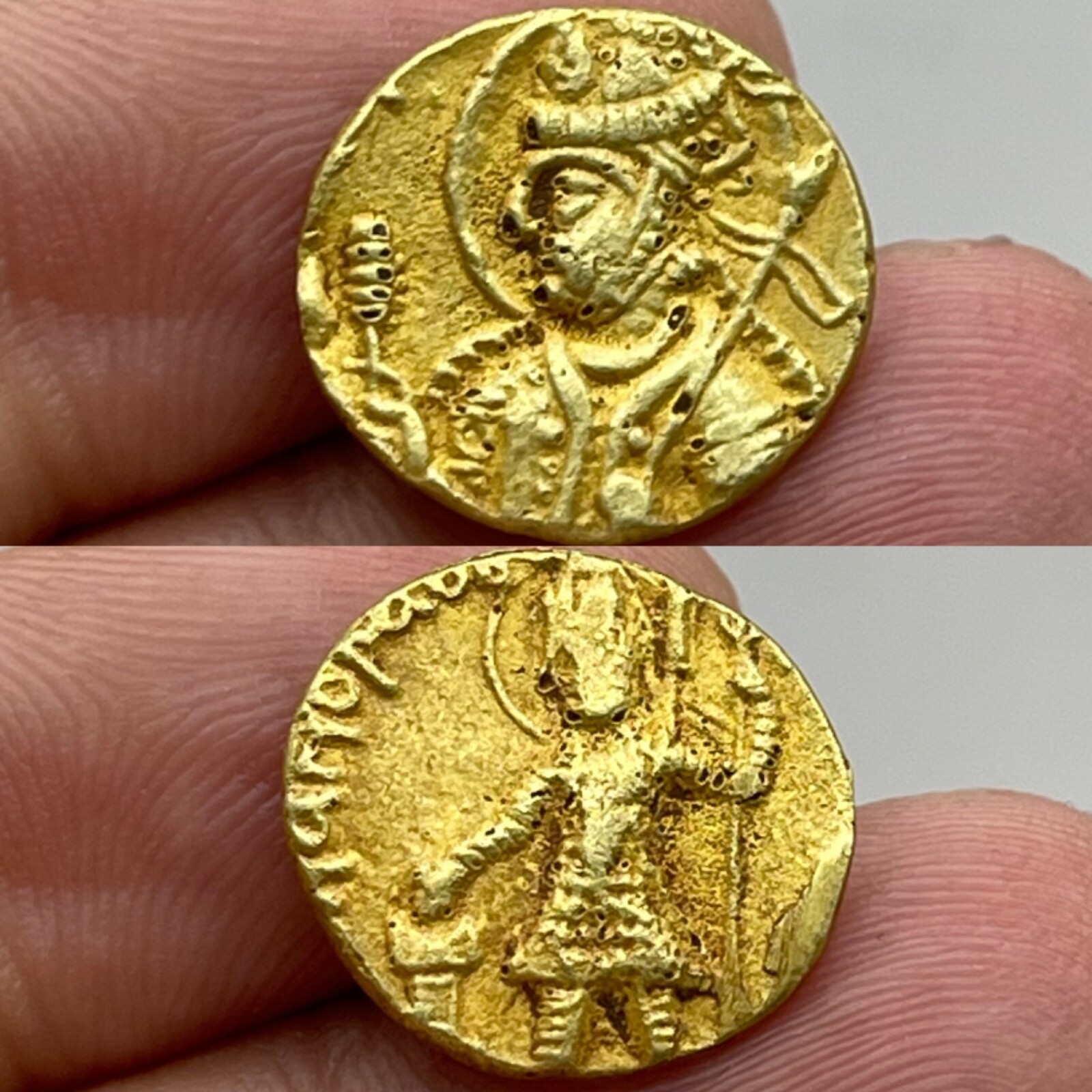Wonderful old Roman 18K solid gold Rare unique Roman gold coin
