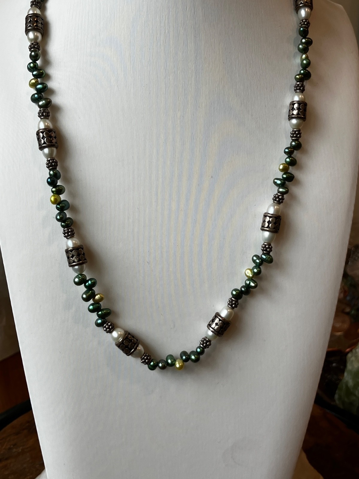 VINTAGE GREEN PEARL NECKLACE 22″ 925 CLASP SILVER TONE BALI BEADS BOHO 1.6oz