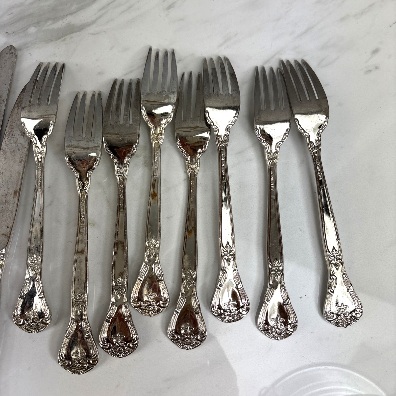 Godinger Silver -Plated Flatware Grand Master 27 pieces Fleur-De-Lis