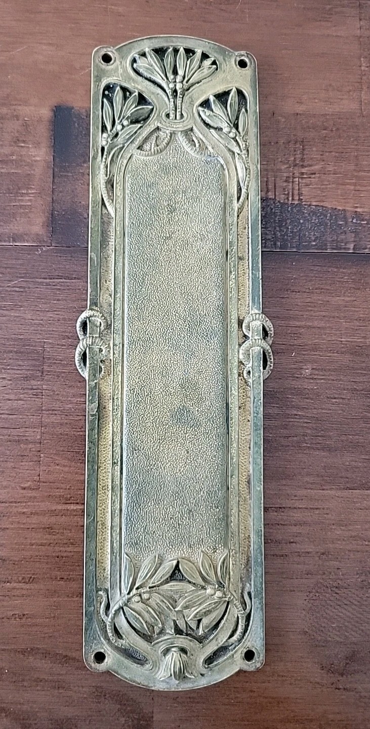 Antique Yale & Towne Victorian Laurel Leaves Berries Bronze Gold Tone Door Plate