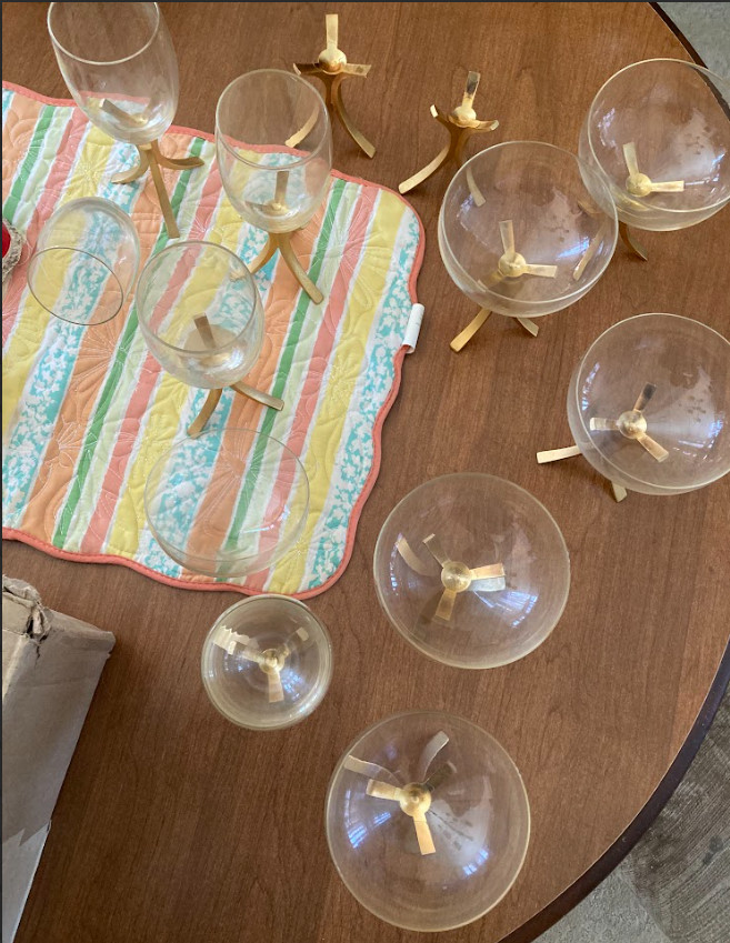 4 Wine and 5 champagne glasses plus two broken glasses. Used.