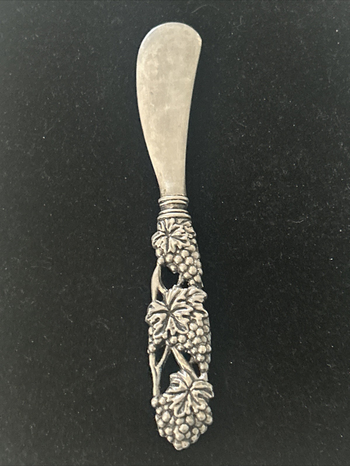 Antique Vintage Silver-Plated Bread Butter Spread Knife Ornate Deco Grapes Leaf