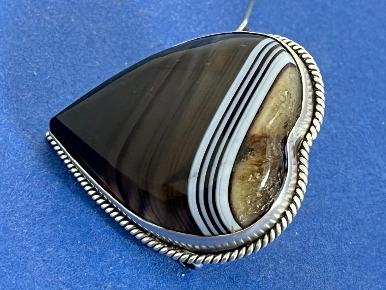 LARGE ANTIQUE VICTORIAN SCOTTISH SOLID SILVER BANDED AGATE LOVE HEART BROOCH