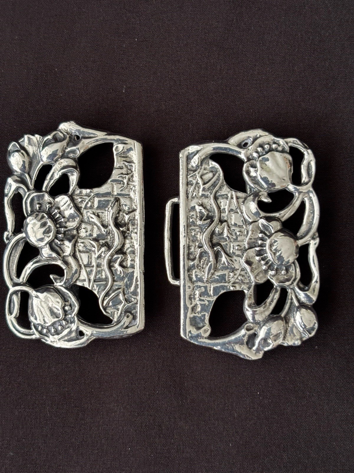 solid silver nurses Belt Buckle. With Flowers & Lizards. Birmingham 1987. P.M.L.