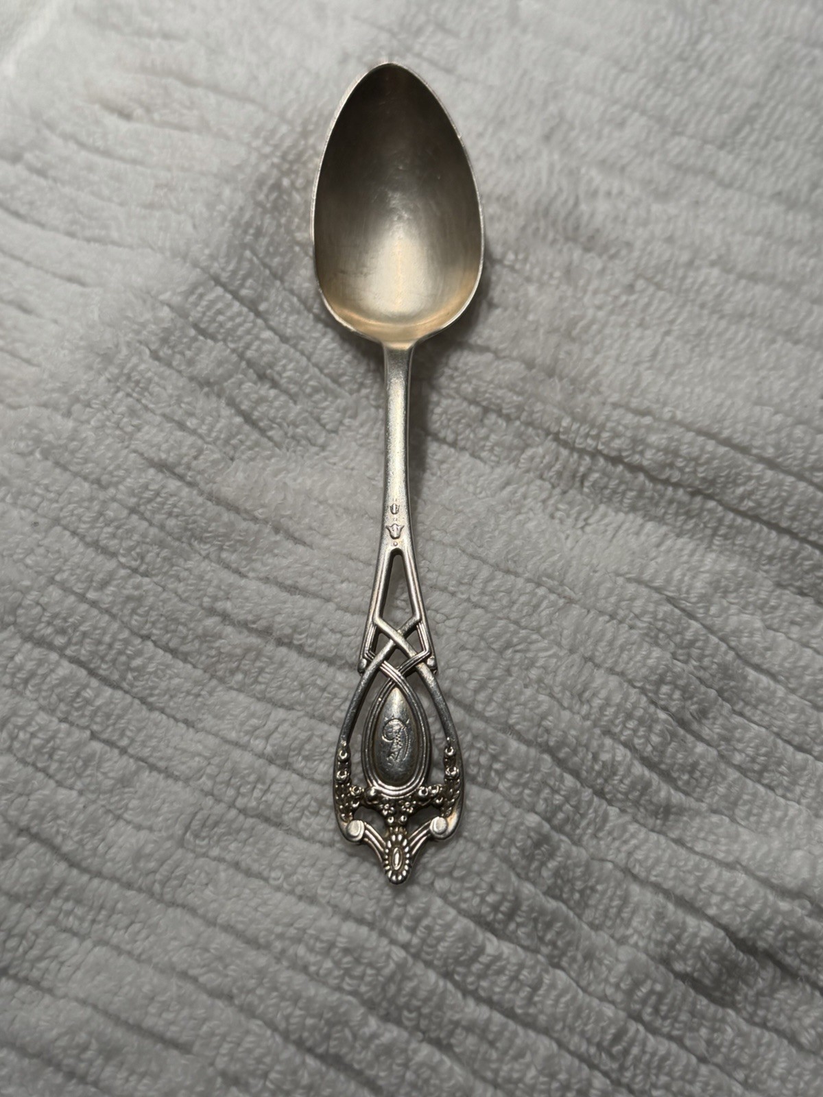Lunt Monticello 5 3/8″ Youth Spoon 15g 1908 Mono “V”