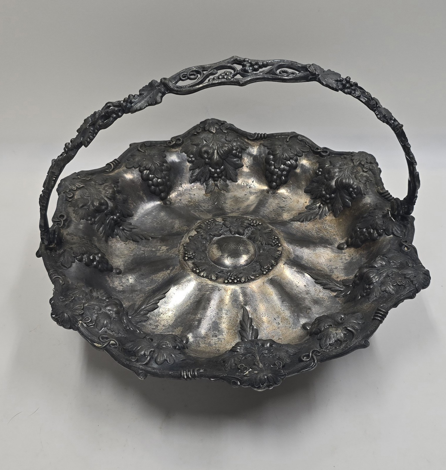 Antique Rogers Bros Mfg Co Silverplate Fruit Basket Bowl w/ Handle Grapes Vine