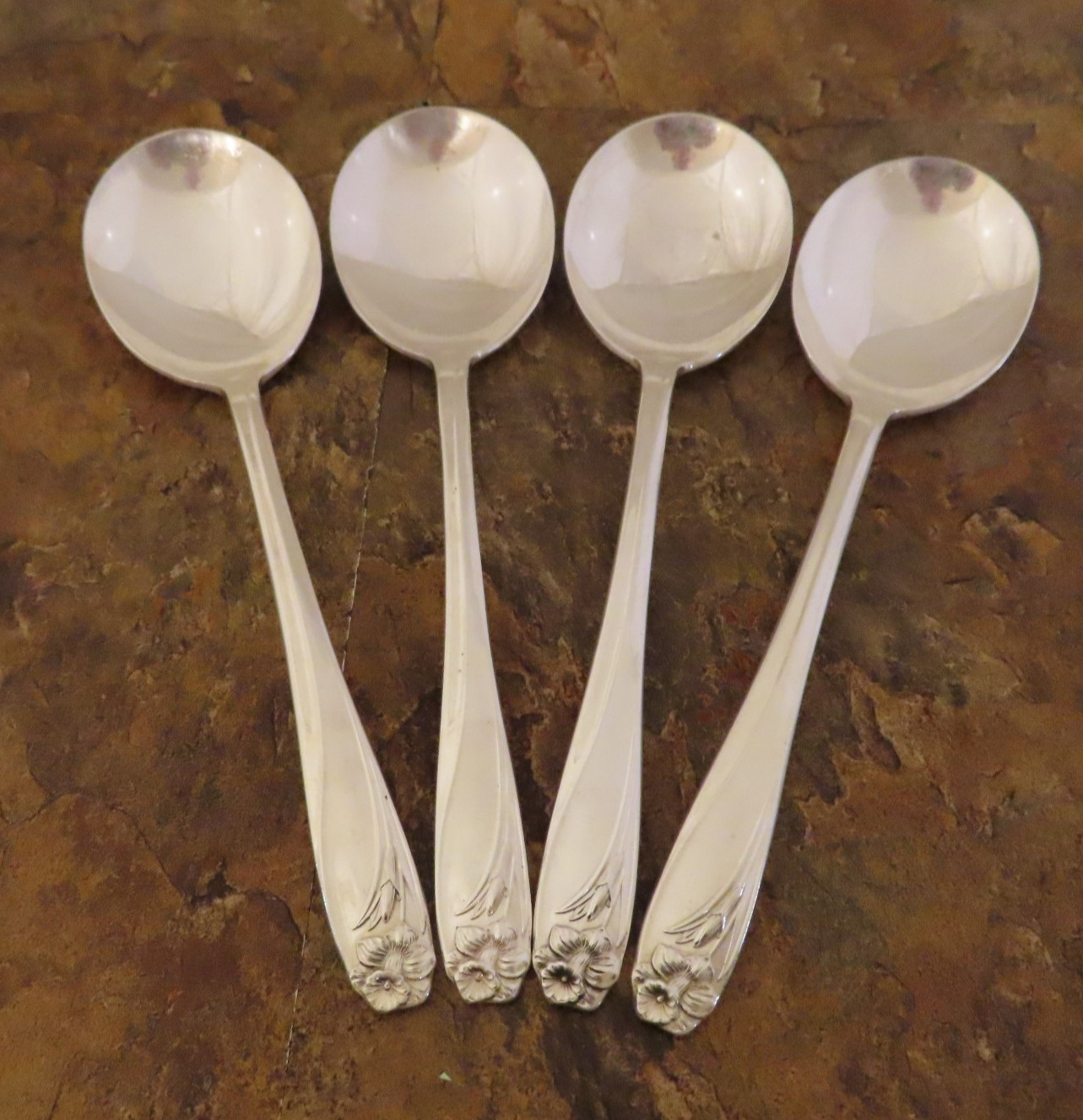 IS Daffodil Set of 4 Round Soup Spoons 847 Rogers Silverplate Vtg Flatware Lot F