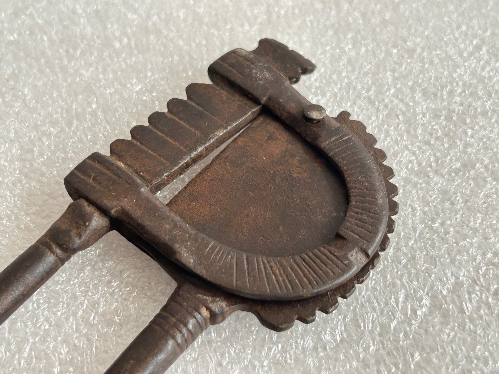 ANTIQUE INDIAN OLD IRON HANDCRAFTED BETEL NUT CUTTER ARECA CUT CUTTER, #NC.3