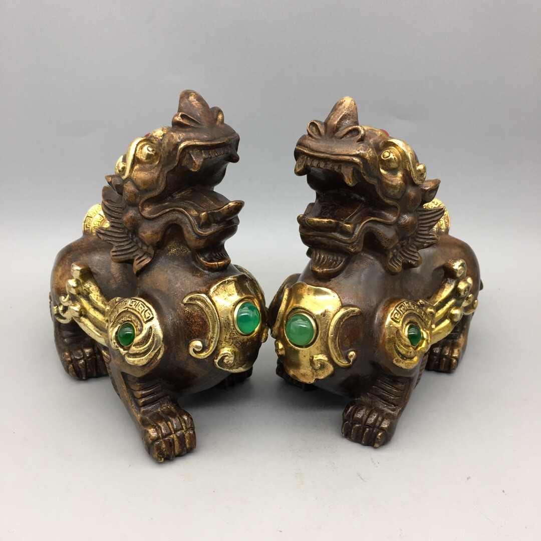 Collection of antique bronze artifacts, with a pair of agate and Pixiu inlaid