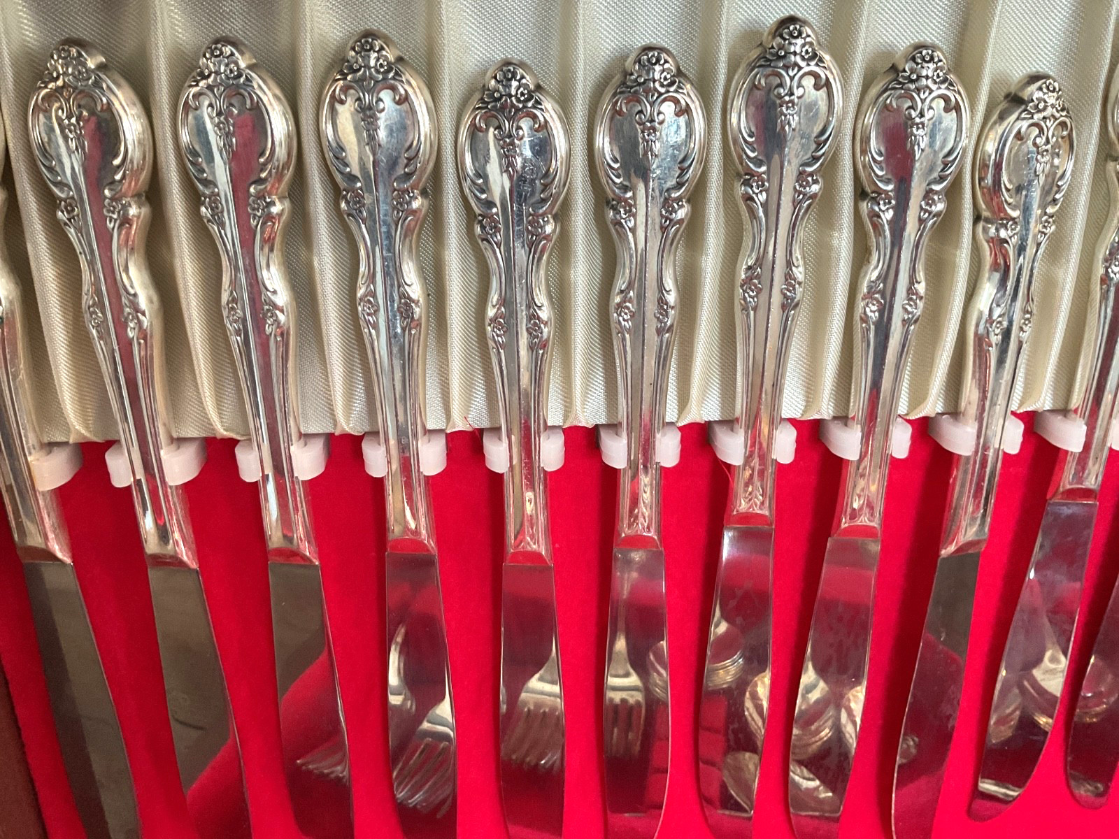 75 Pc. Rogers Silverplate Flatware w/ Case, ORLEANS Pattern, Beautiful Condition