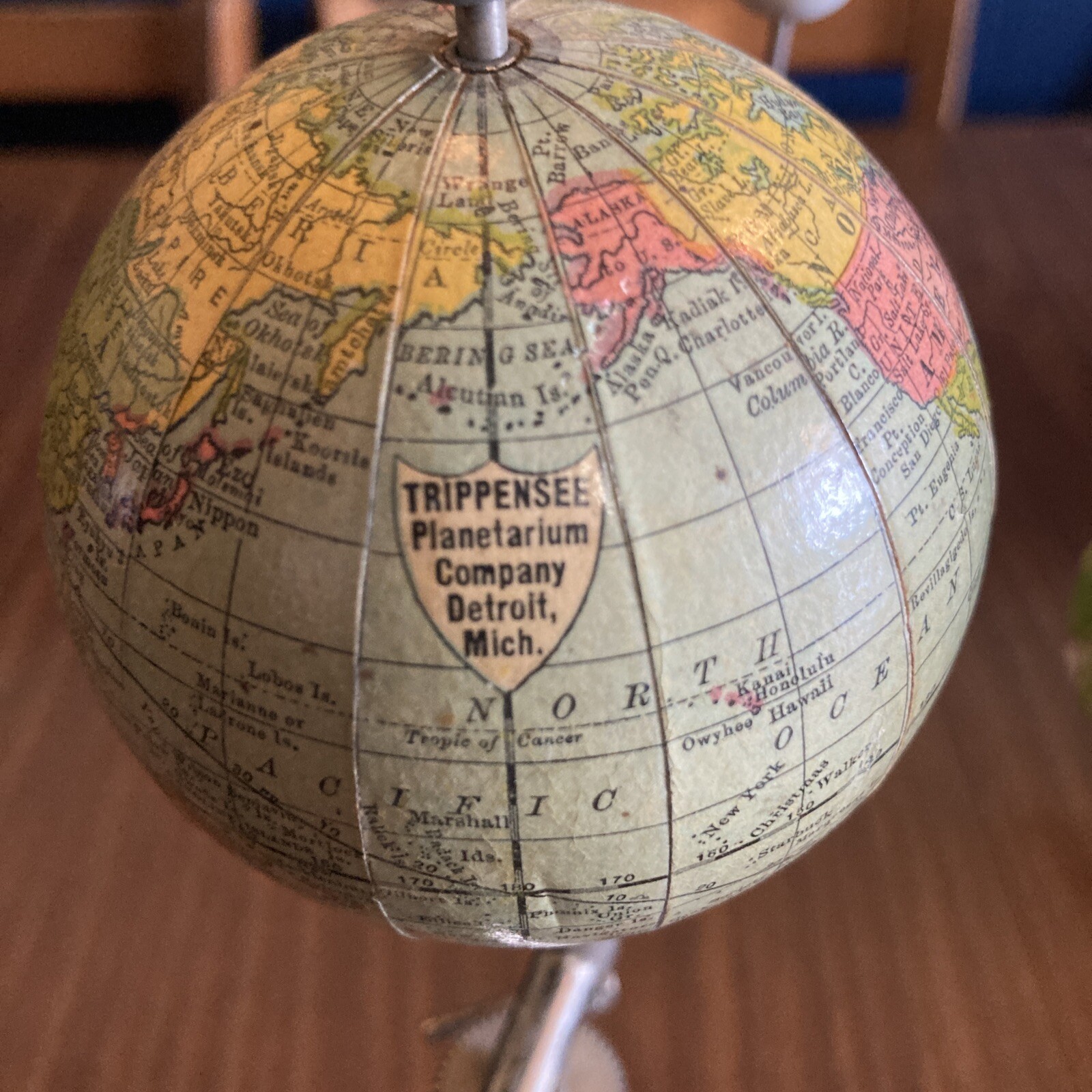 READ DESCRIPTION – RARE Trippensee Planetarium Original Case Brass Globe Antique