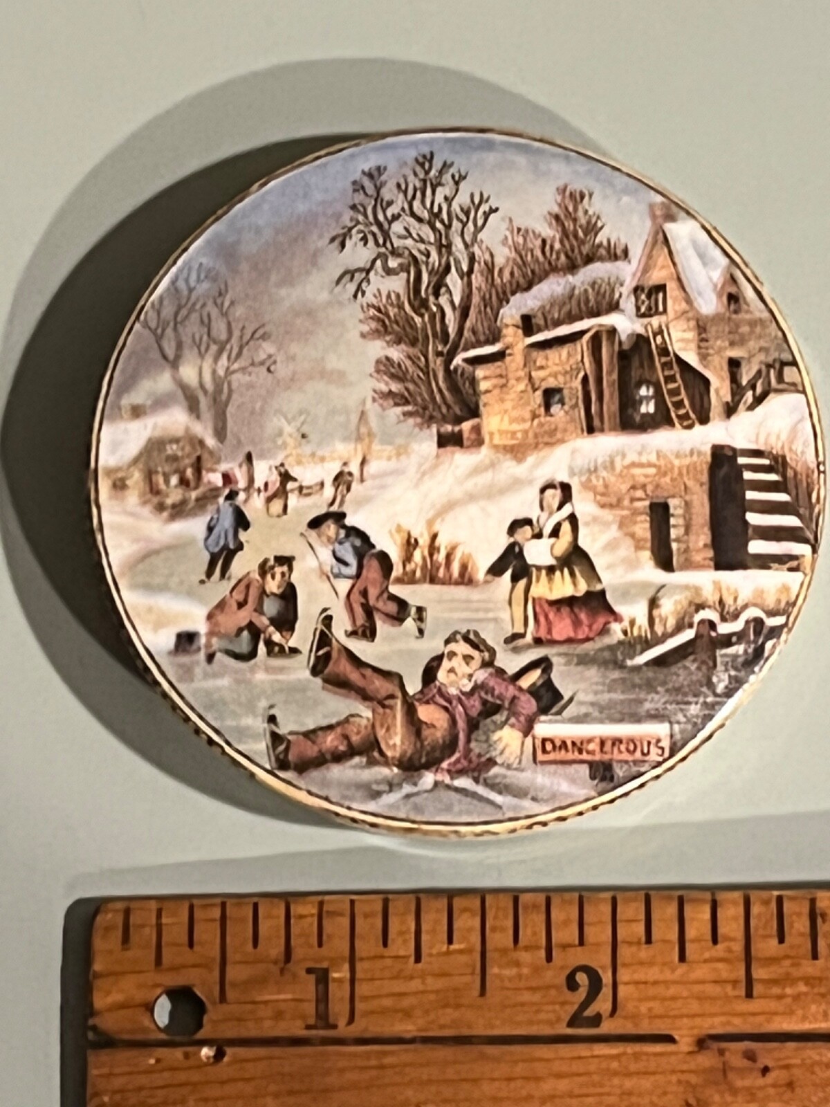 1860s 2.75” Pratt Prattware potlid pot Ice Skating winter scene