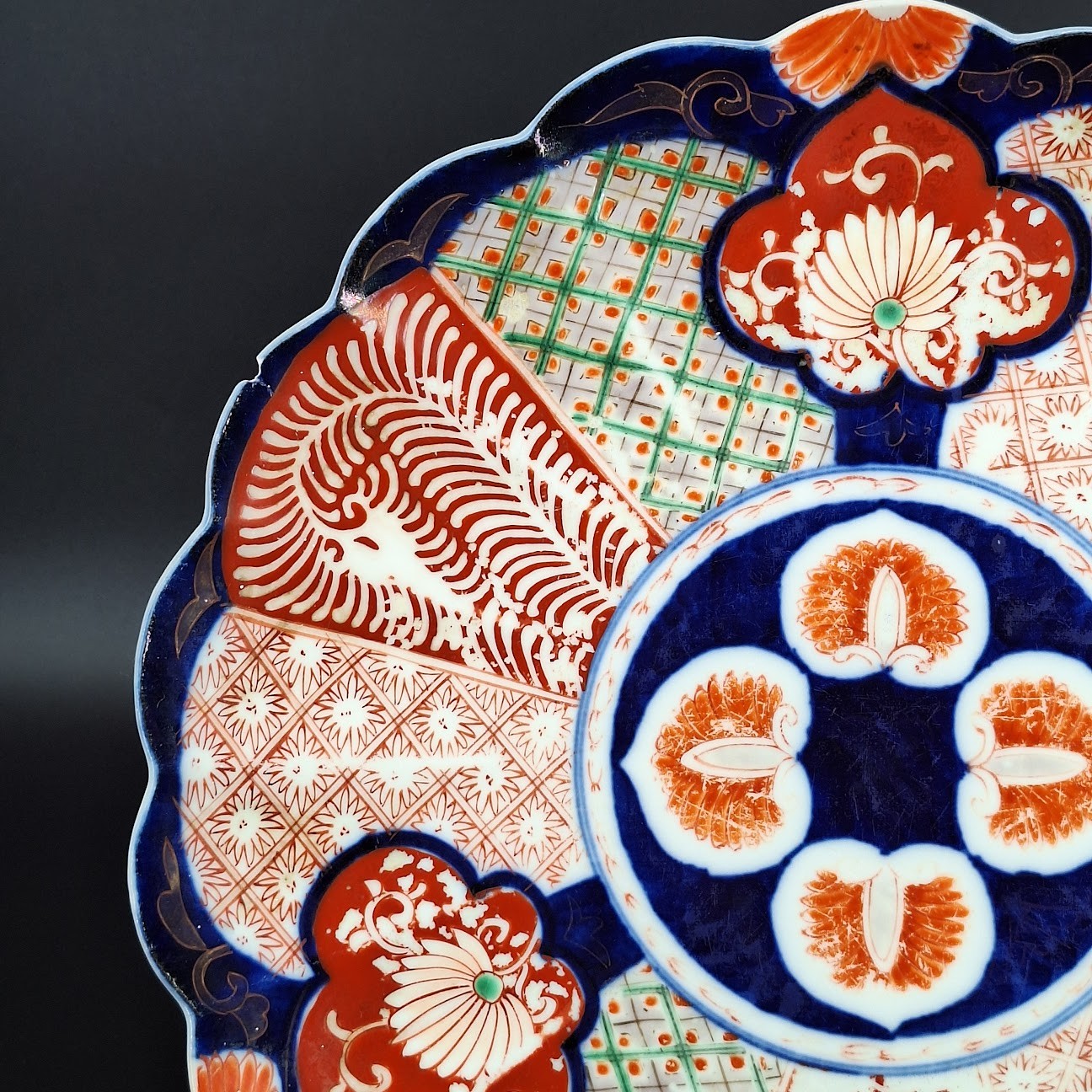 Antique Imari Style Scalloped Plate Polychrome Cobalt Blue Red Gold Japan READ