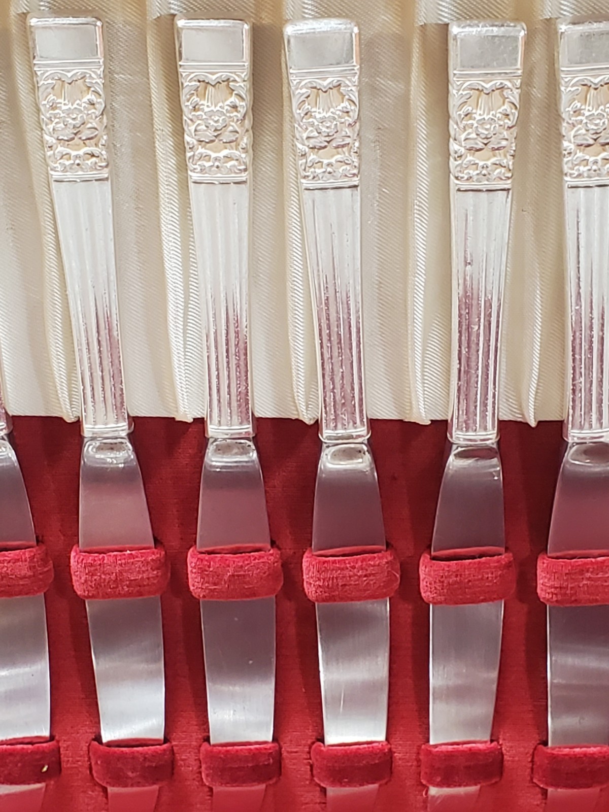 Vintage Oneida Community Flatware CORONATION Pattern In Wood Case 65 Pieces C14