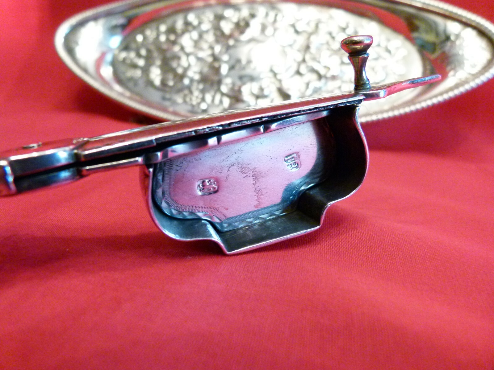 RARE GEORGIAN 1779 SOLID SILVER CANDLE SNUFFERS & TRAY,JOHN EMES & JOHN BARKER.