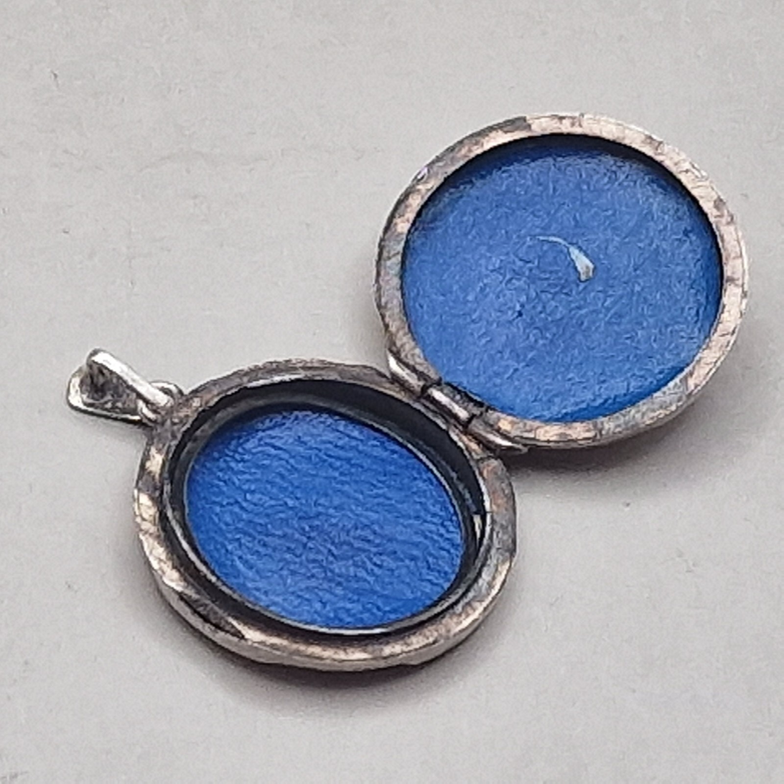 Vintage Sterling Silver Pretty Round Locket Pendant