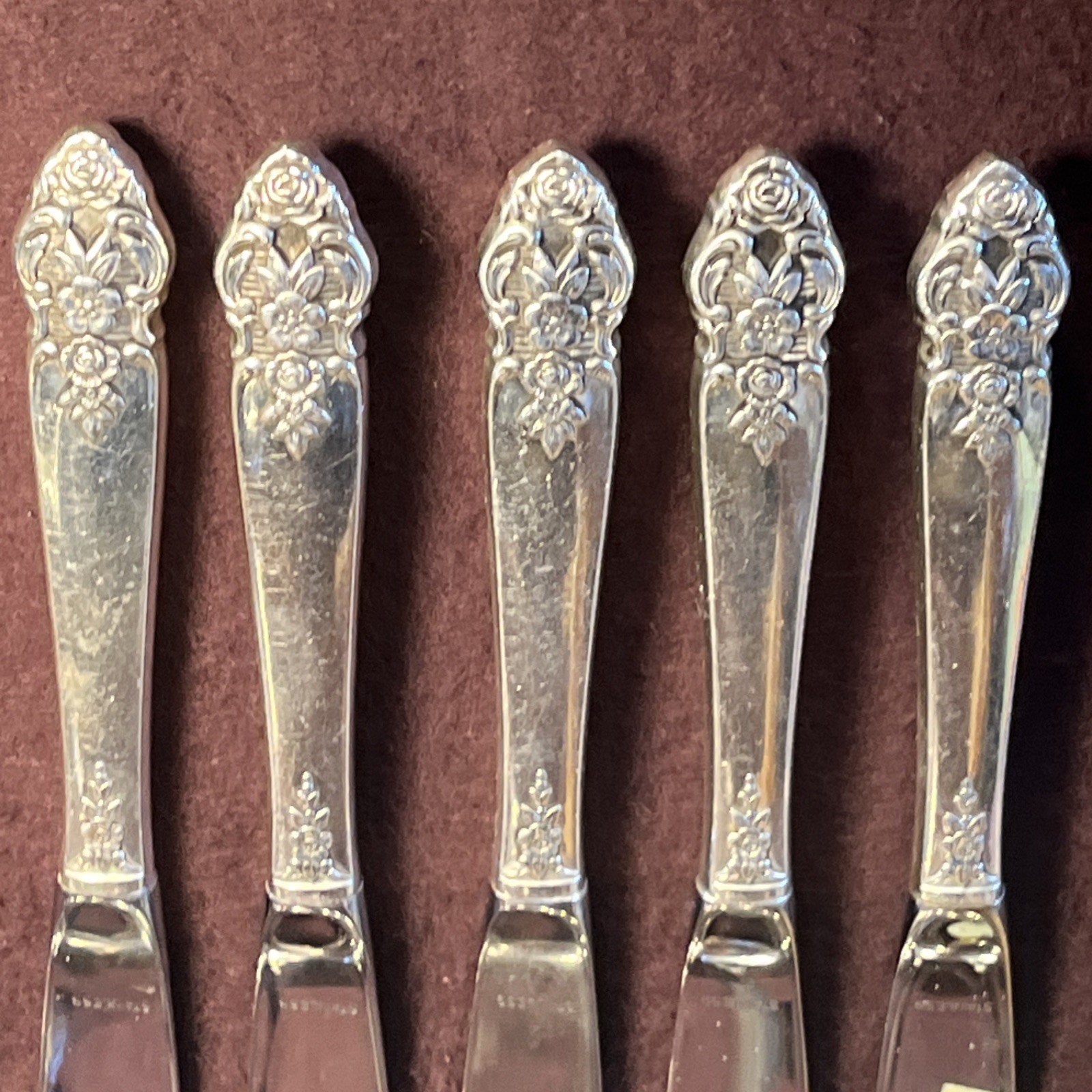 PRESTIGE ONEIDA 88 PC SET SILVERWARE SILVERPLATE in Box DISTINCTION pattern VTG