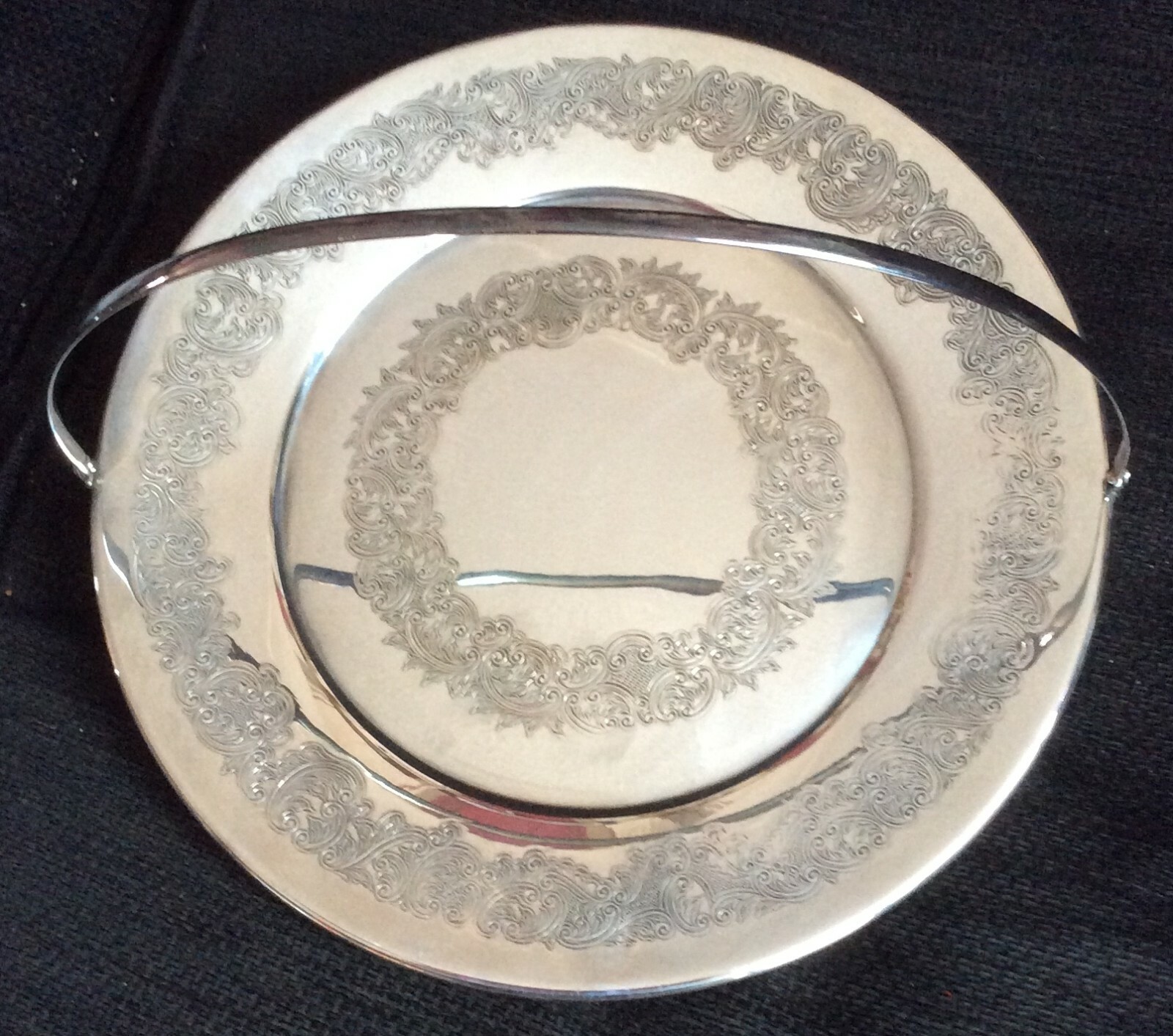 Vintage Silver Plated Cake Stand Platter. E P B Made In England. 11.5″ Diameter