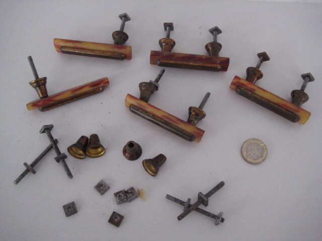 5 x TRUE VINTAGE MARBLED BAKELITE PLASTIC ART DECO DRAWER CUPBOARD PULL HANDLES