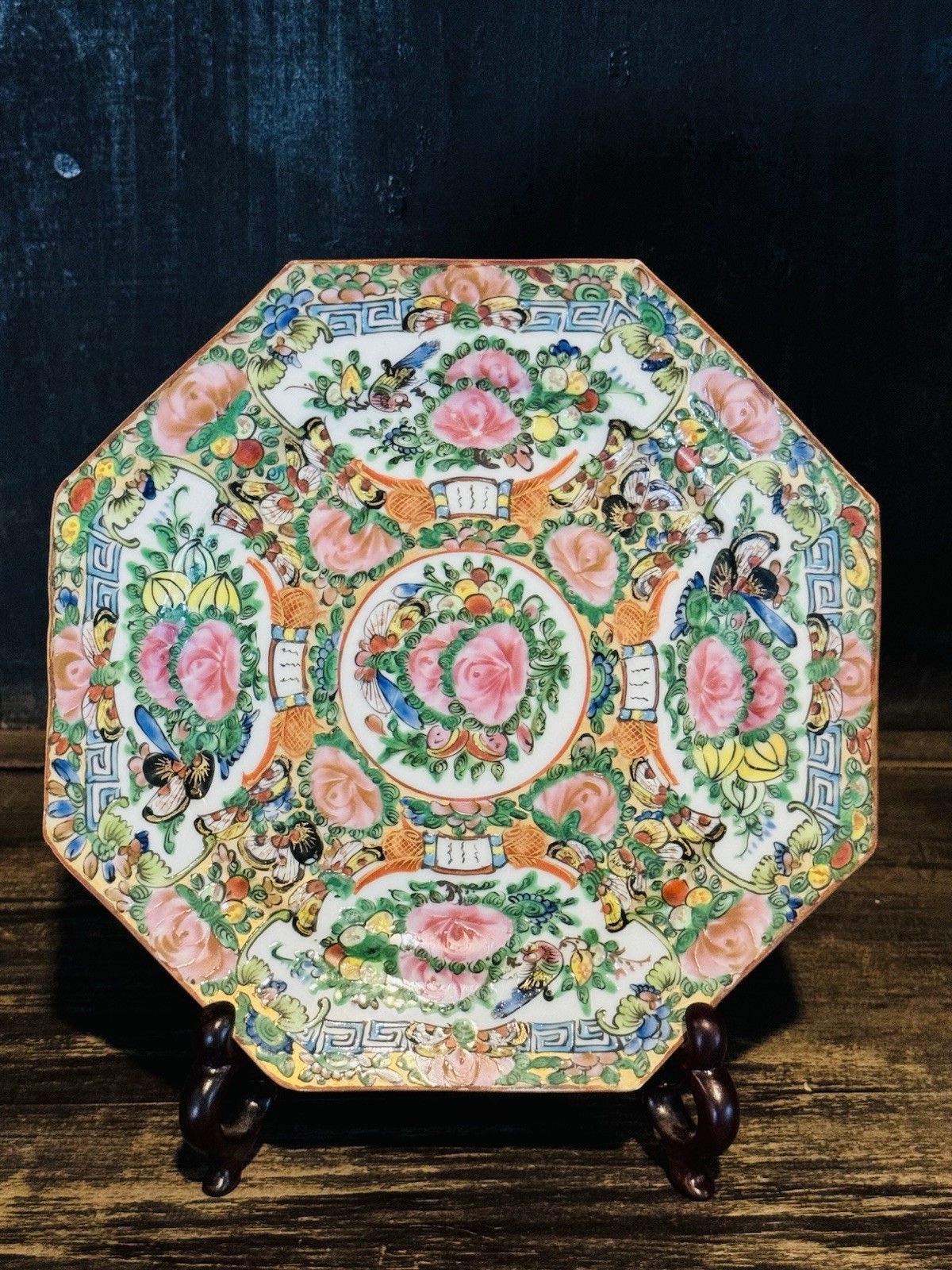 Antique Chinese Famille Rose Porcelain octagon Plate Circa 1900(1514)
