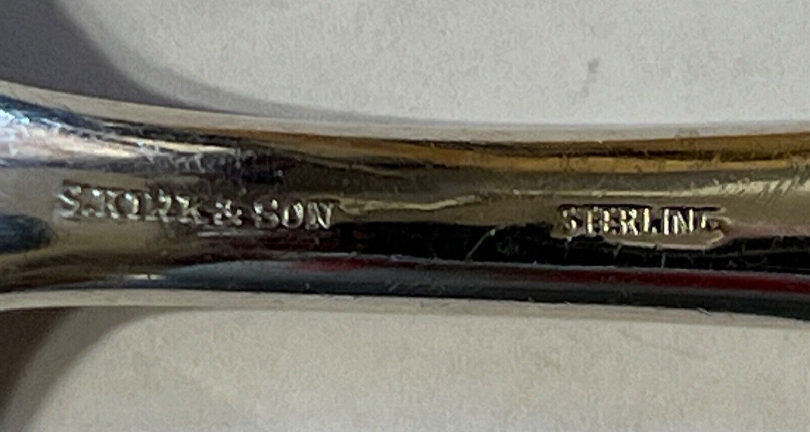 KIRK & SON REPOUSSE Large Solid Shell Berry/Casserole Spoon 9 1/8″ Sterling MONO