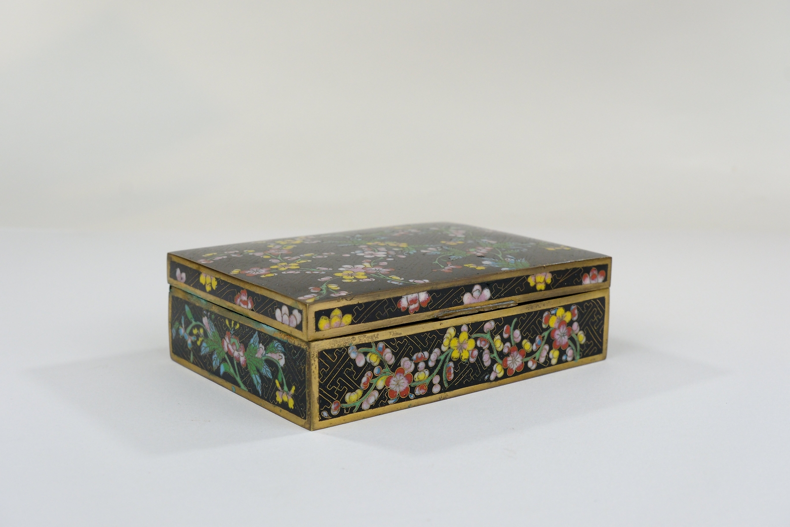 Antique Chinese c1910’s Cloisonné Hinged Box w/ Floral Motif on Black 5″