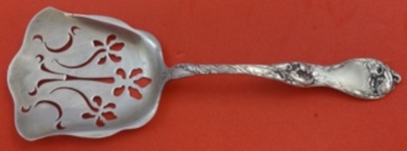 Les Cinq Fleurs by Reed and Barton Sterling Silver Petit Four Server pierced 6″
