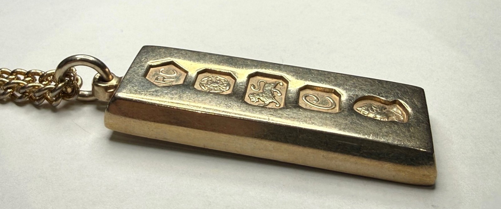 United Kingdom – Solid Sterling Silver (gold plated ) Chain with Pendant/Bar