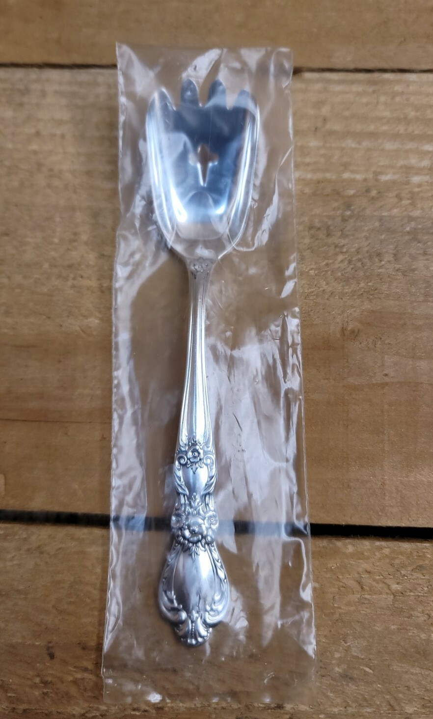 INTERNATIONAL SILVER Rogers Bros Bon Bon Spoon Solid Heritage Silverplate 1953