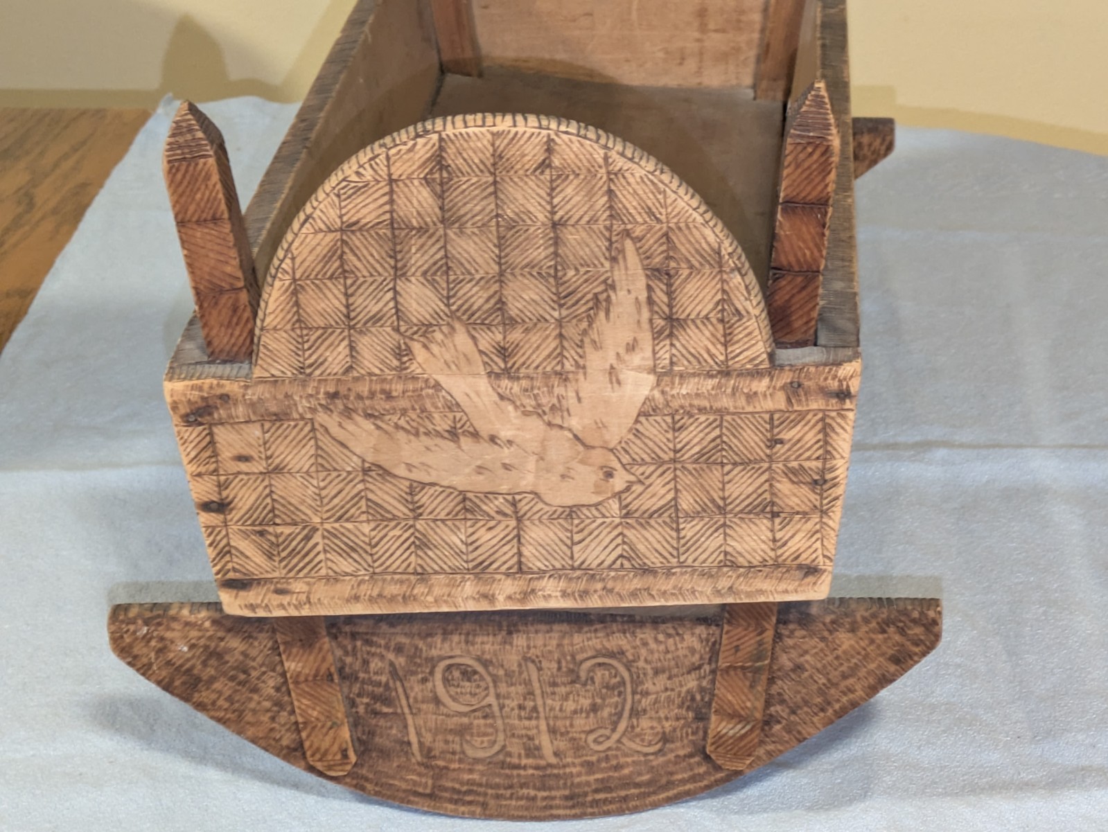 1912 ANTIQUE PYROGRAPHY WOODEN HANDMADE ROCKING CRADLE DOLL BED HANDCRAFTED 20″