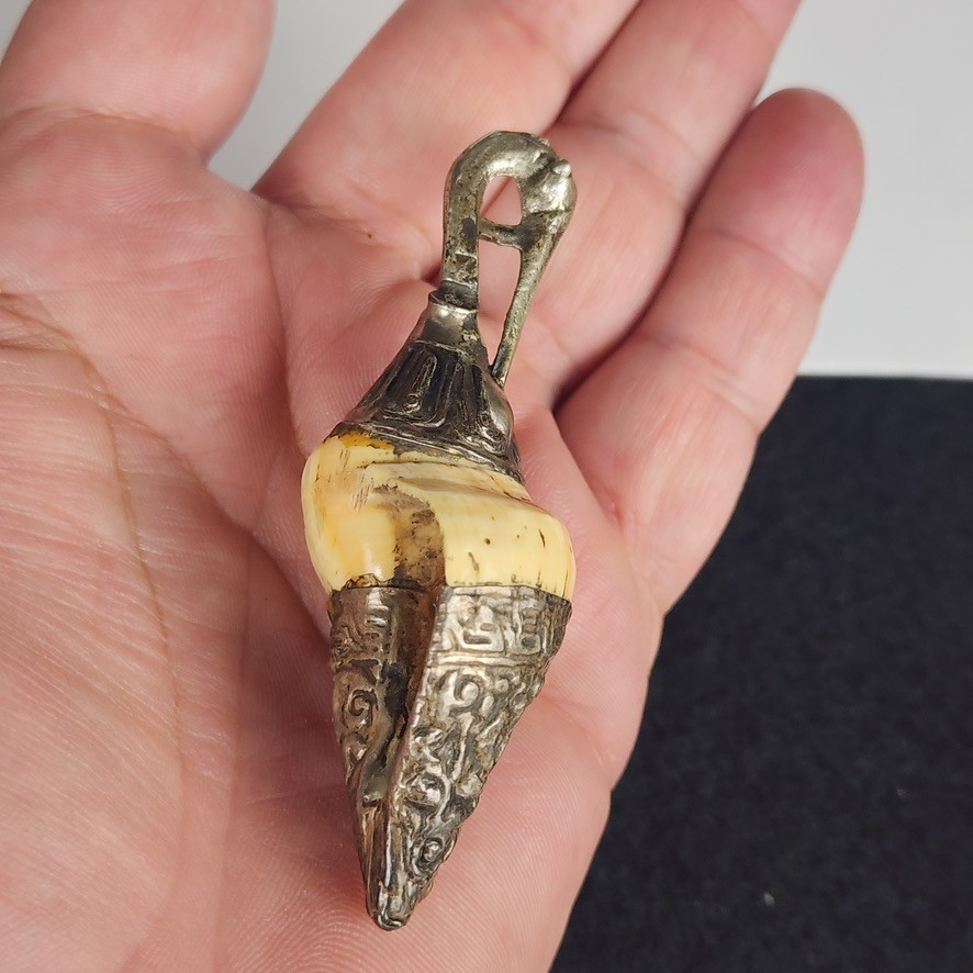 Tibetan Conch Shell Embossed Tribal Silver Bird Vintage Necklace Pendant