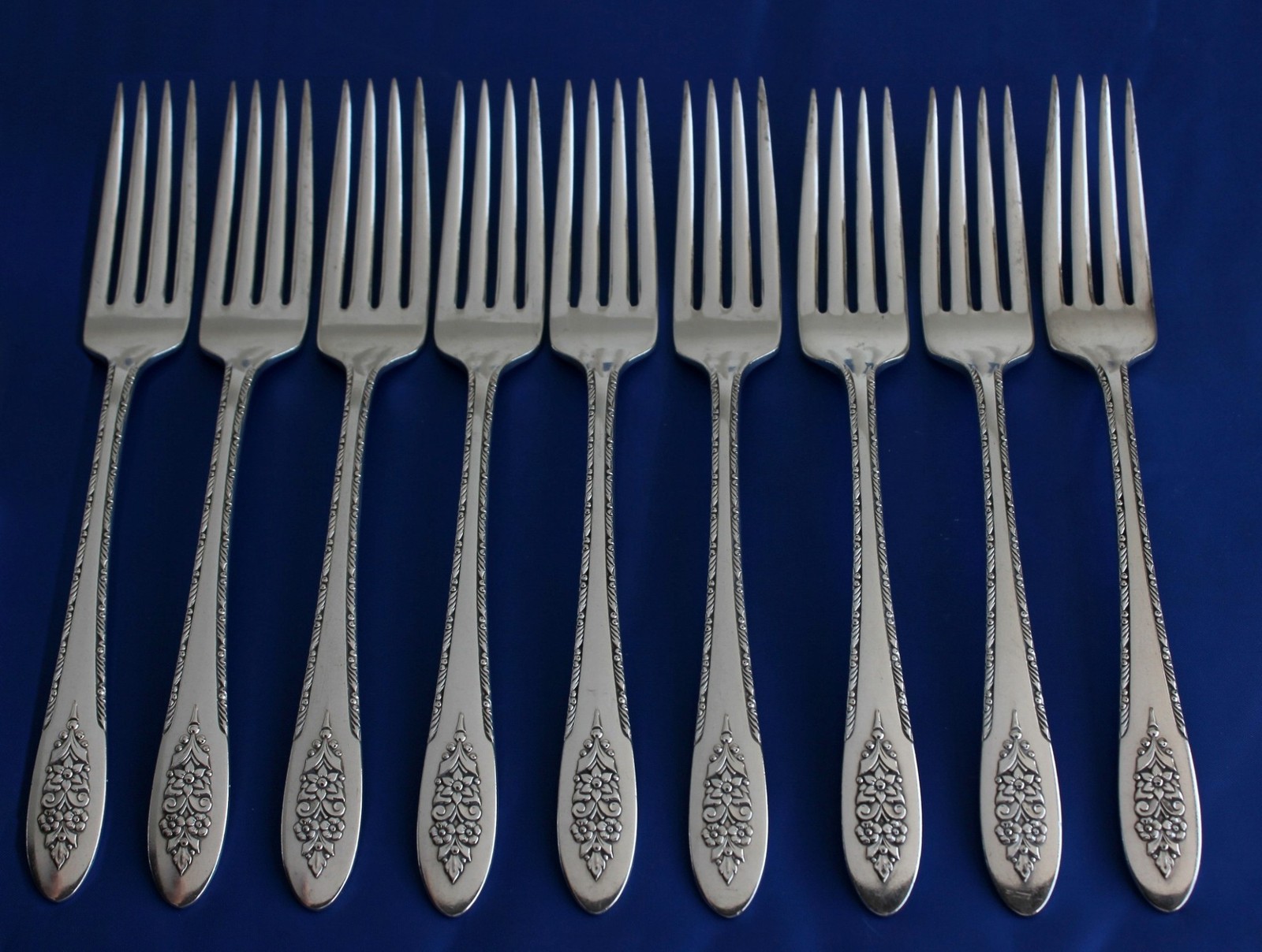 $400 Value 44Pc Set 1949 LADY STUART Silverplate Silverware Service for 9 +Chest