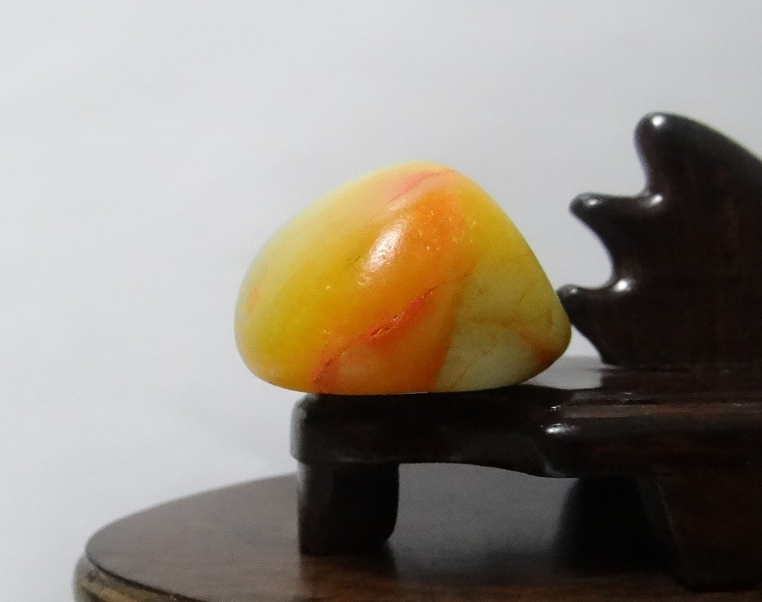 2.2″China Certify Nature Nephrite Hetian Rough Jade Green White with Yellow Skin