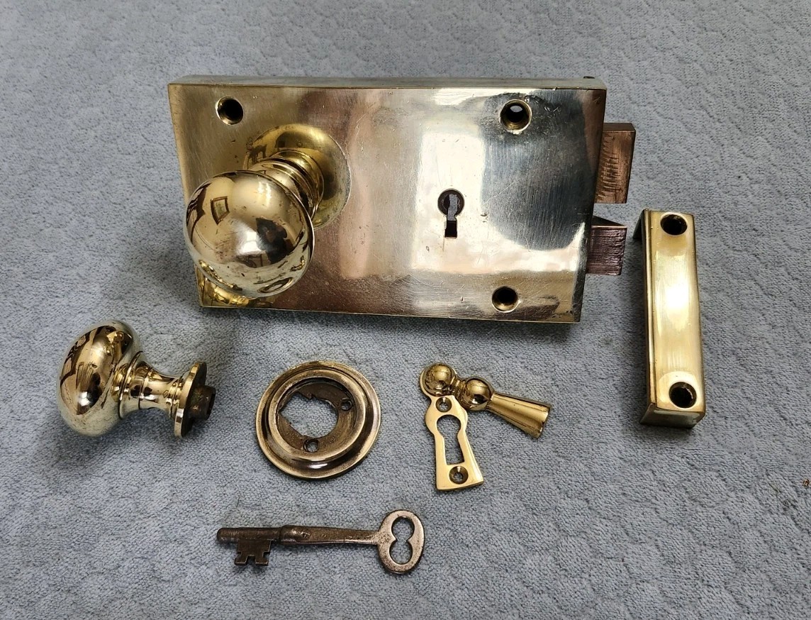 Brass Rim Lock Colonial Revival Chrome knob Yale RH